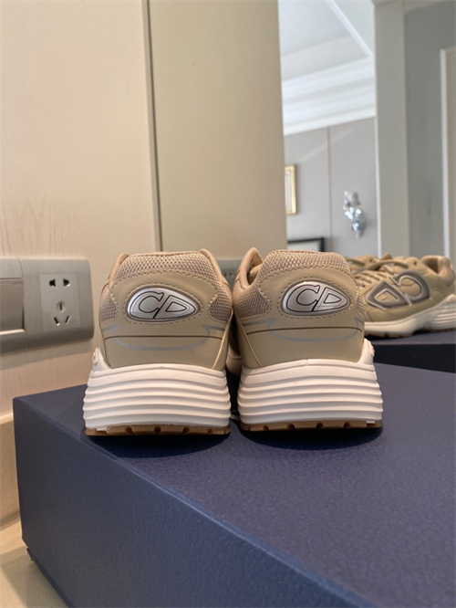 DR B30 Sneakers