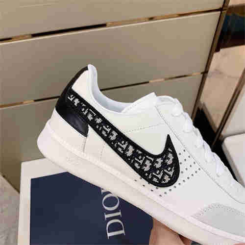 DR Sneaker