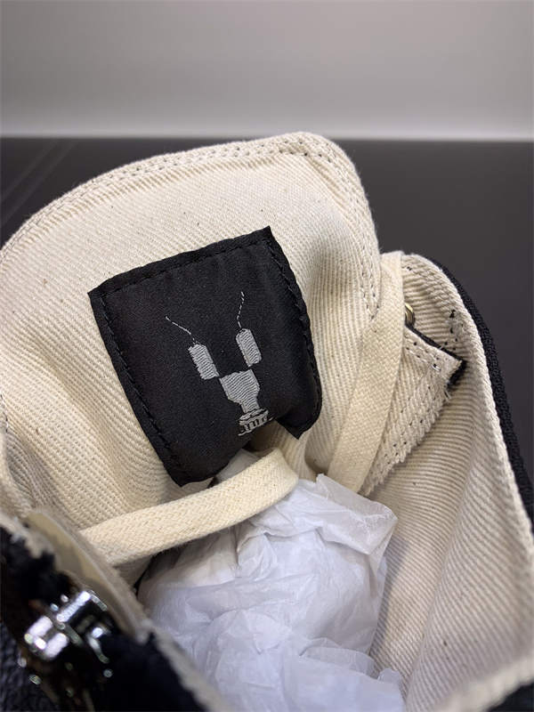 RI*K OWENS SNEAKERS