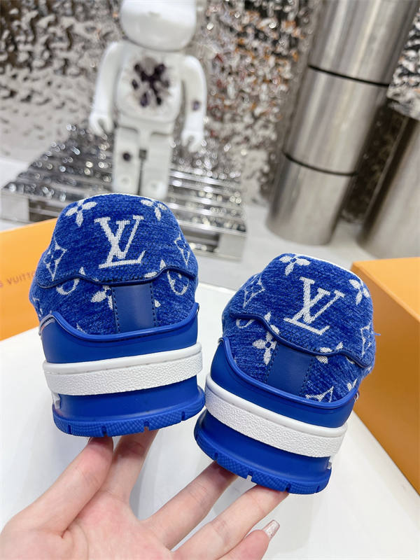 LV026