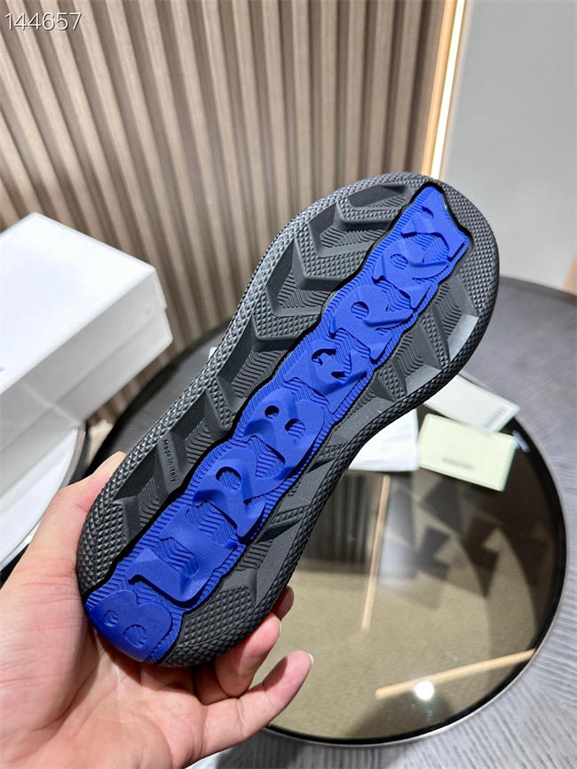 Bv*b*rry Sneaker