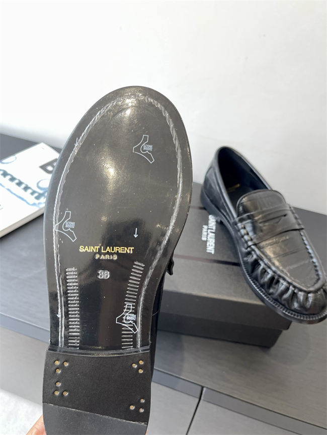 Y51 Loafer 001