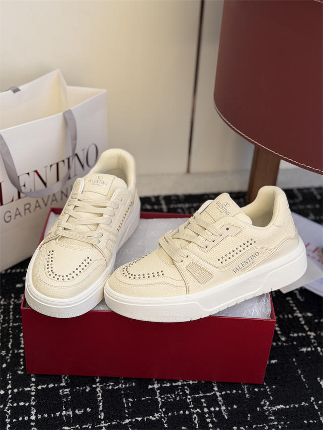 Va1e*ntin0 Sneakers