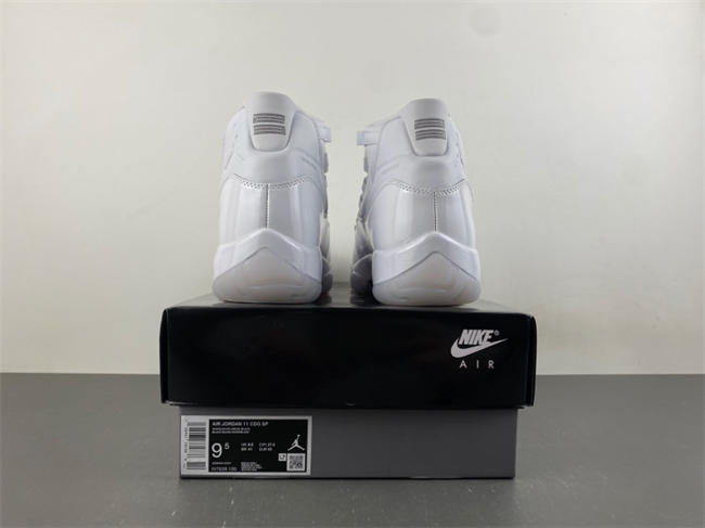 COMME des GARÇONS x Air Jordan 11 IV7639-100