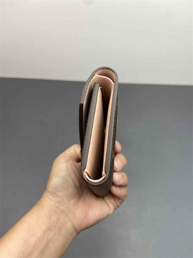 Victorine Wallet