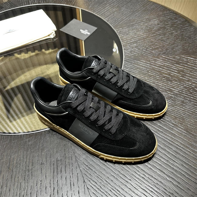 Va1e*ntin0 Sneakers