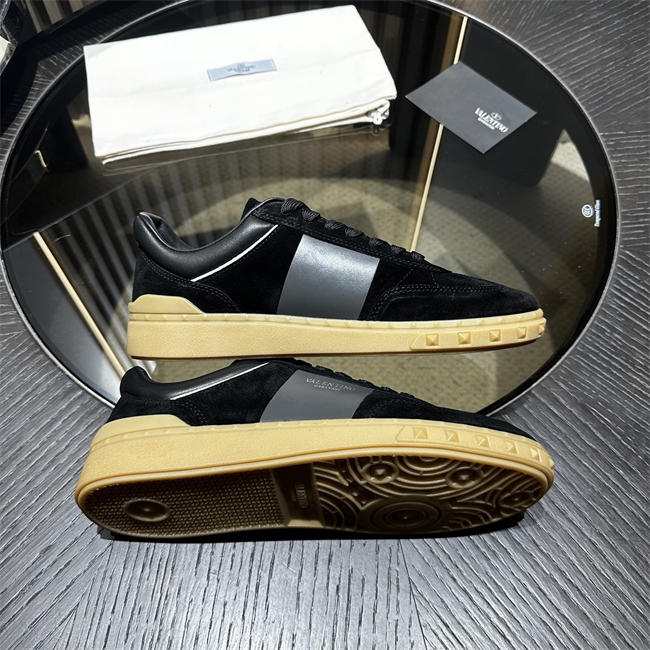 Va1e*ntin0 Sneakers