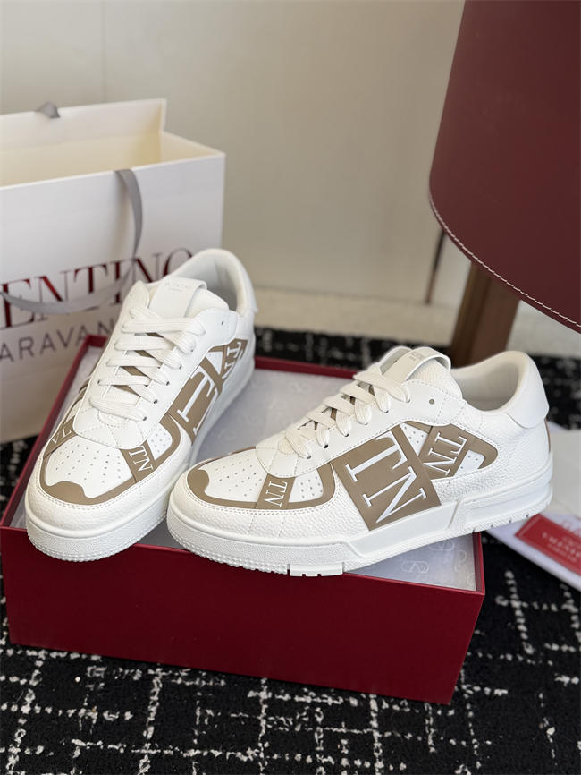 Va1e*ntin0 Sneakers