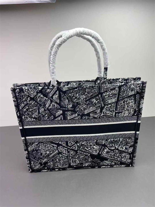 D10r Book Tote